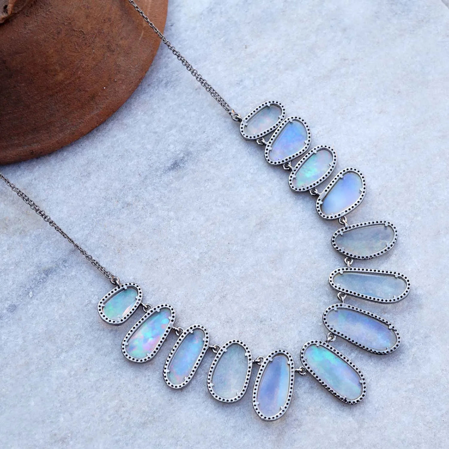 Ожерелье-цепочка из серебра 925 пробы с натуральным опалом