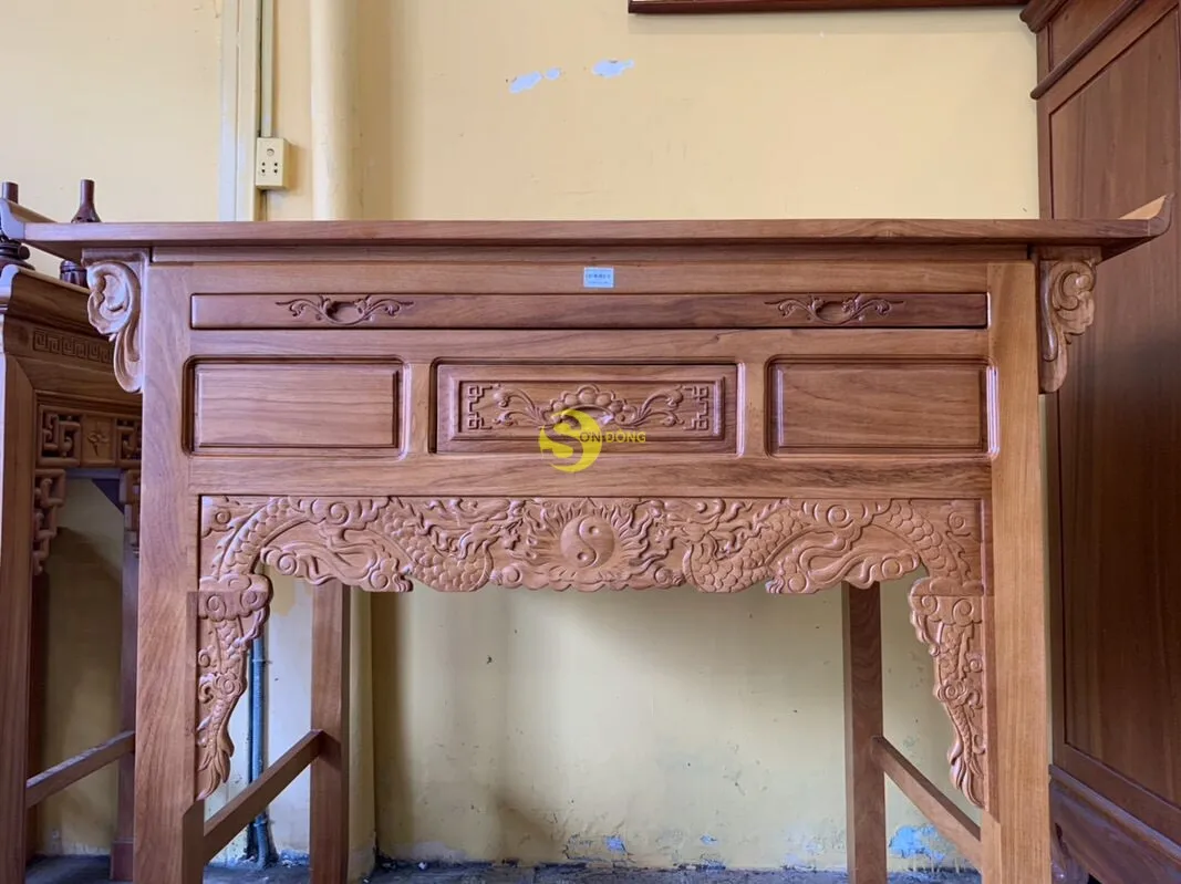 Red wooden altar carved dragon 1m54