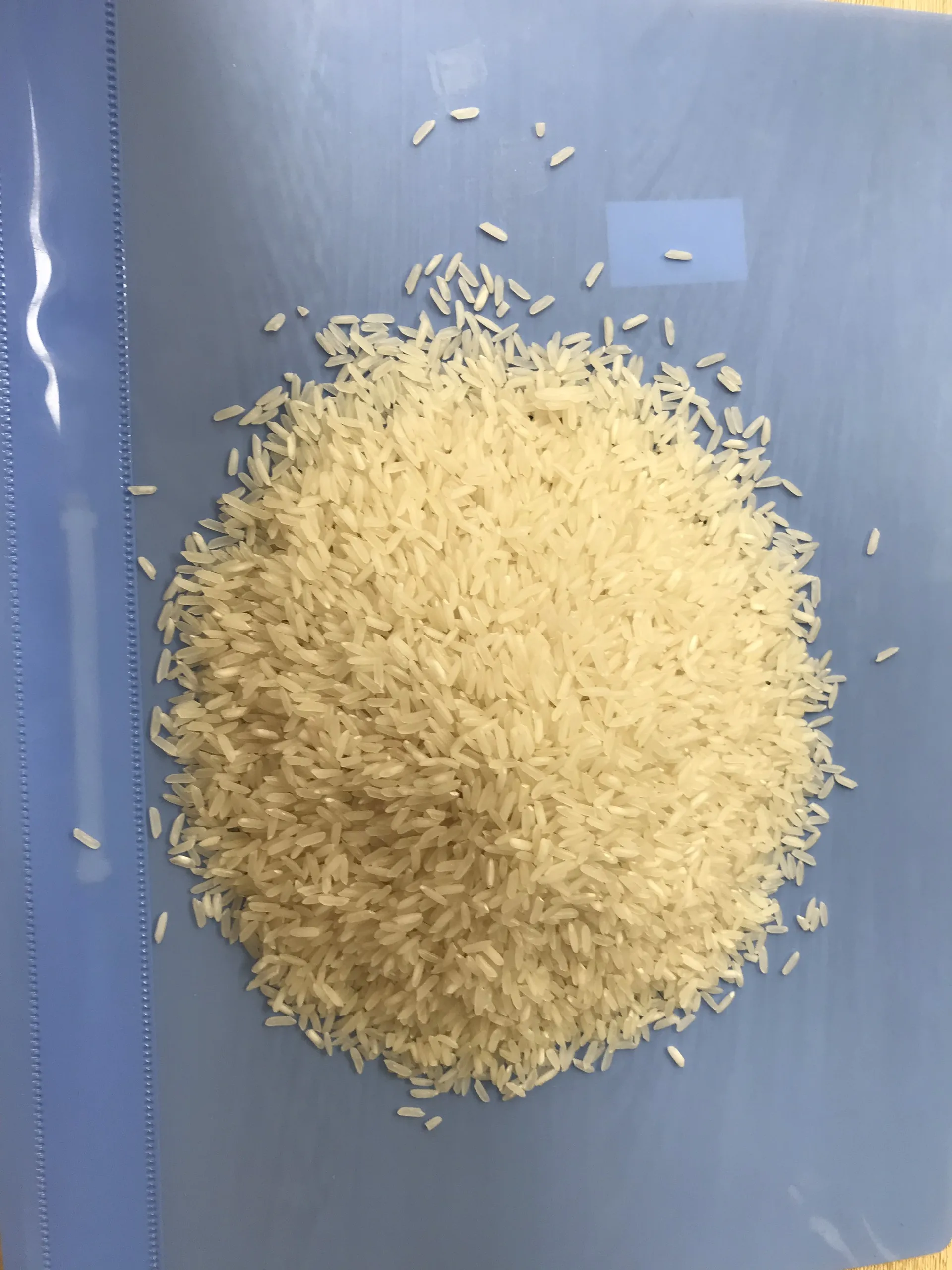 Еженедельный объем экспорт 20 футов контейнер 5% соотношение сломанности Sortex полировка Длиннозернистый белый ВЬЕТНАМСКИЙ РИС OM5451