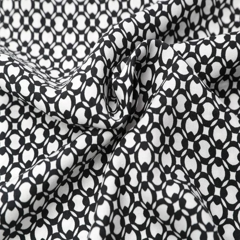 
100% вискоза, черно-белая ткань с круглым принтом, вискоза, саржа 2/1 
