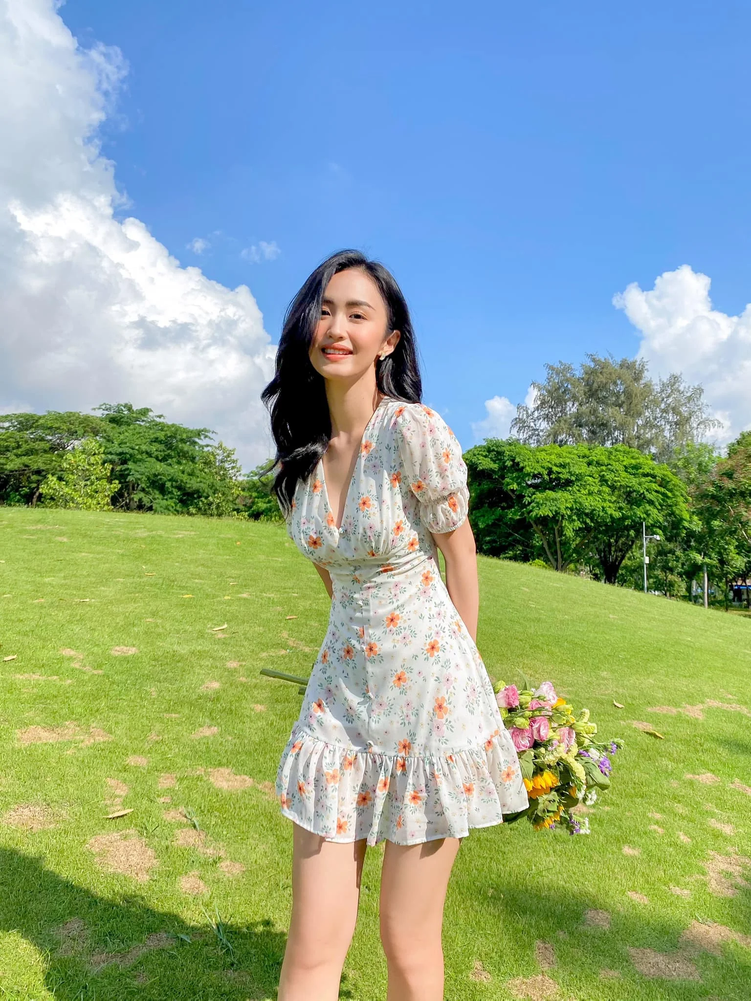 2021 последняя в Корейском стиле; Сезон лето Модные V образным вырезом с коротким рукавом мини-платье цветочным принтом шифоновое женское платье-мини для женщин