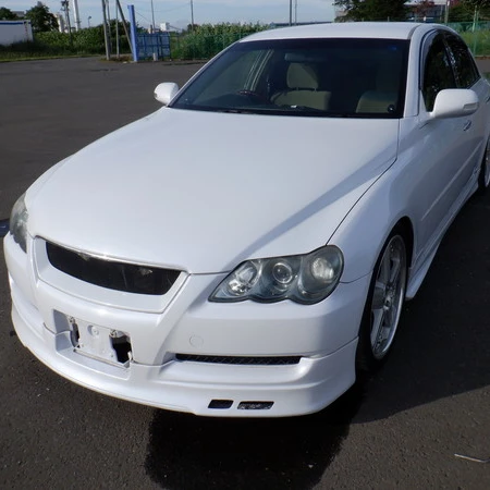 Used Toyota Mark X car with delicate and beautiful appearance