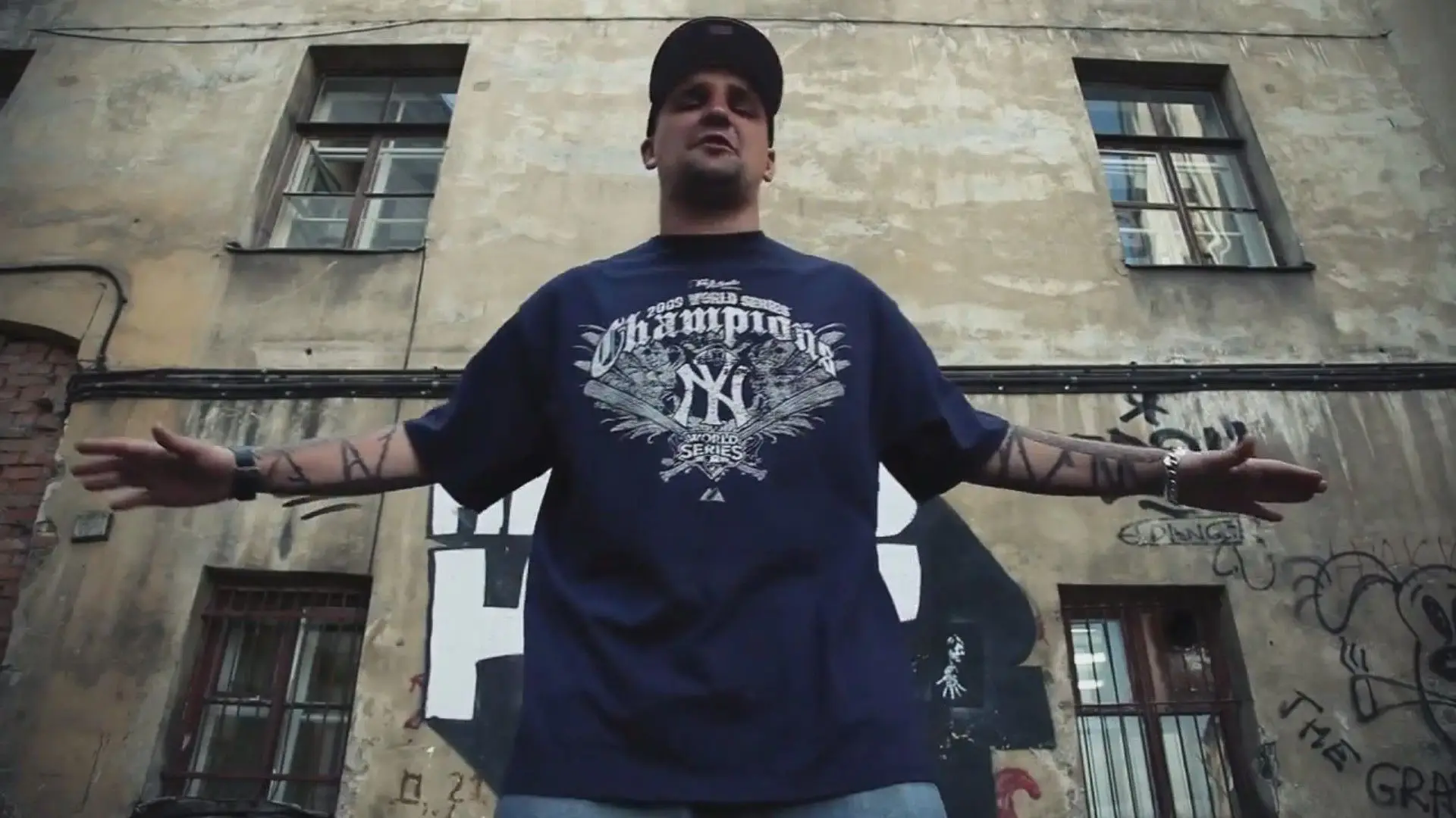 Мужская трикотажная футболка с круглым вырезом