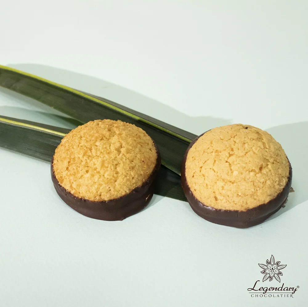 Hot product lovely cup shape Chocolate with coconut biscuit for wholesale