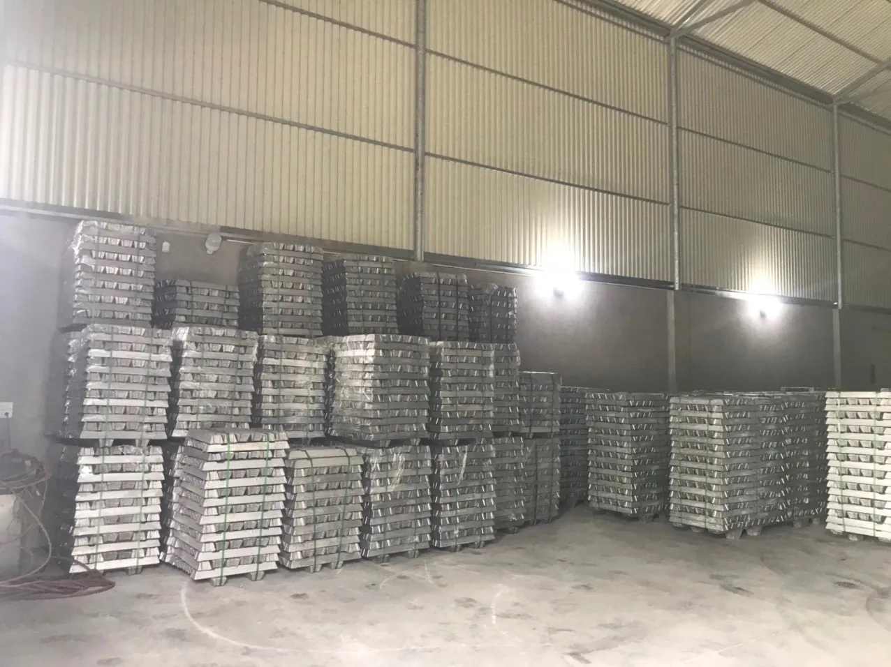 
Imported Industrial 96% Aluminum Block Raw Material With 1000 Series Grade Available To Ship 