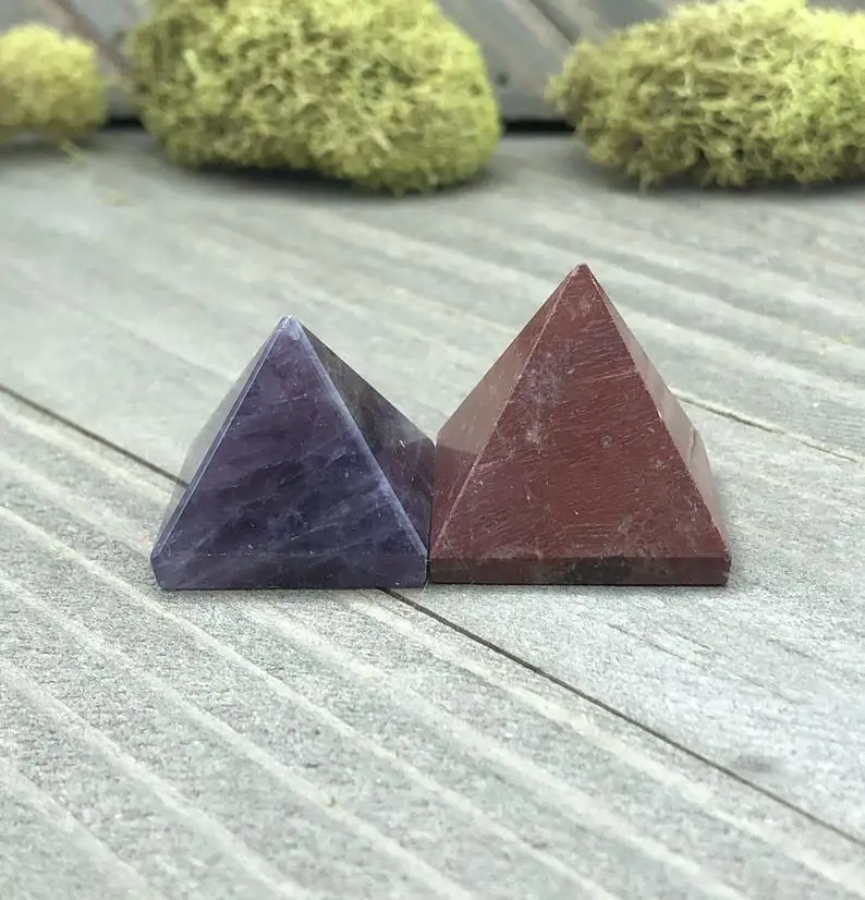 7 CHAKRA CRYSTAL PYRAMID SET FOR SALE \ Red Jasper Lapis Lazuli Amethyst Gray Agate Green Aventurine Yellow Orange Aventurine