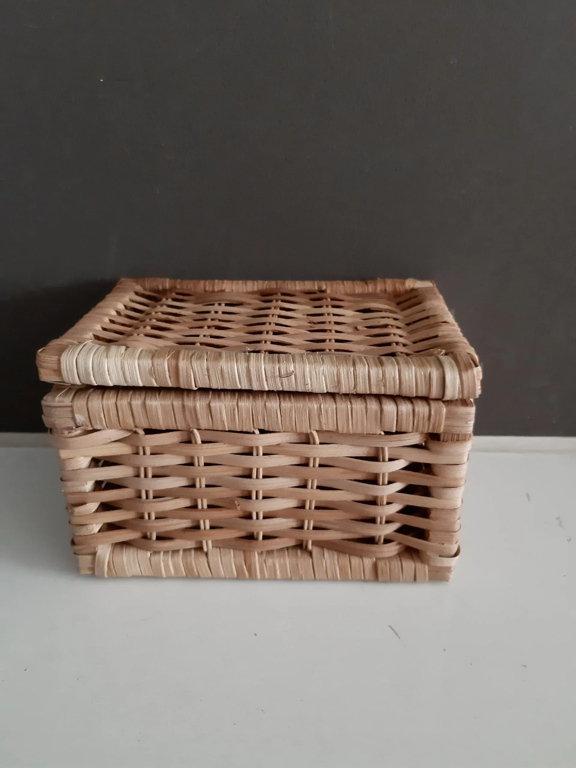 Eco Friendly Wholesale Price Manufacture Storage Wicker Picnic Cosmetic Food Candy Vietnam Square Rattan Box Basket With Lid