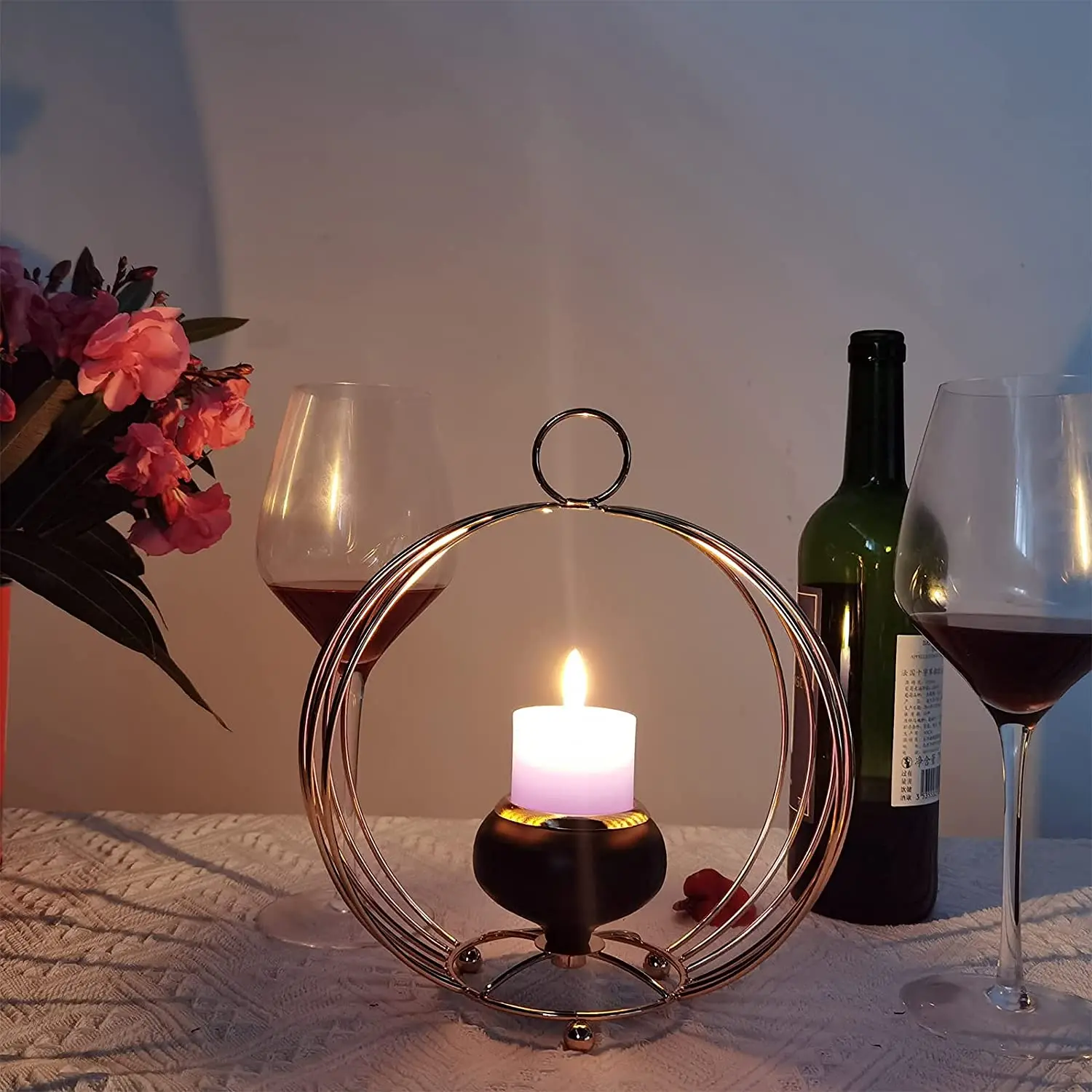 Элегантный круглый металлический подсвечник идеально подходит для настольного и внутреннего наружного домашнего