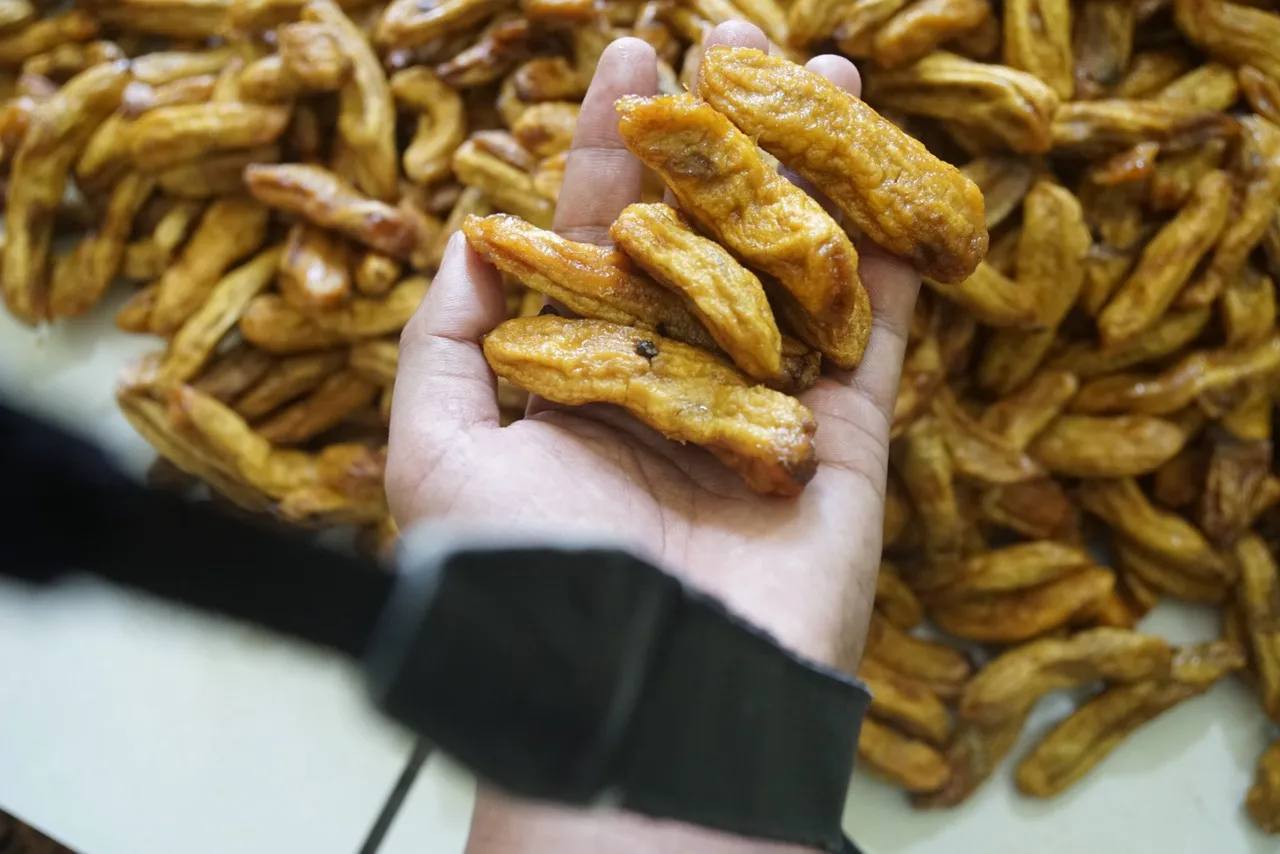 Newest Style Long Shape Open Air Cultivation Type Organic Dried Fruit Vietnam Export Soft Sweet Dried Banana With High Quality