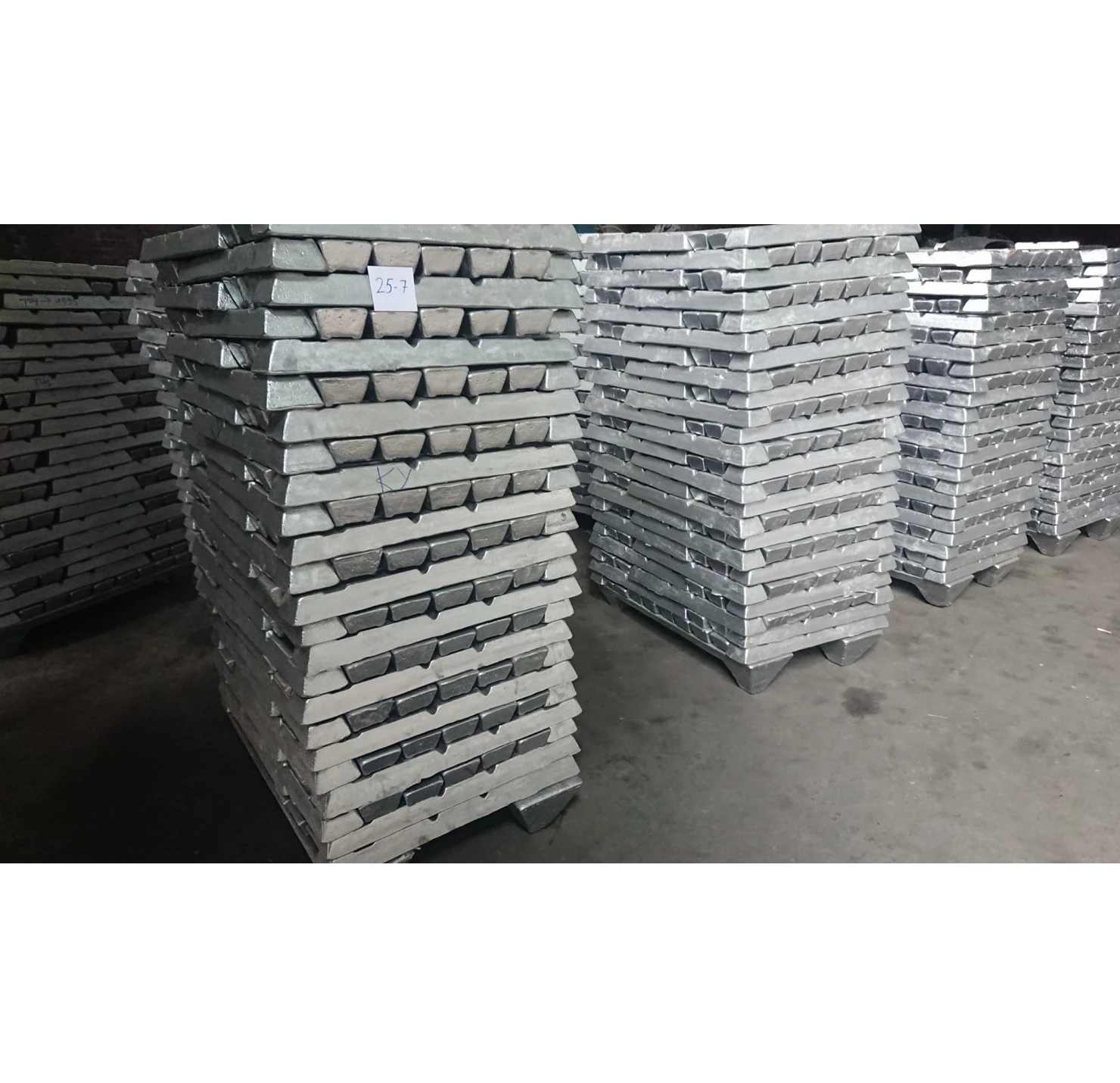 Vietnam supplier wholesale cast aluminum ingot aluminum ingots with purity >99%
