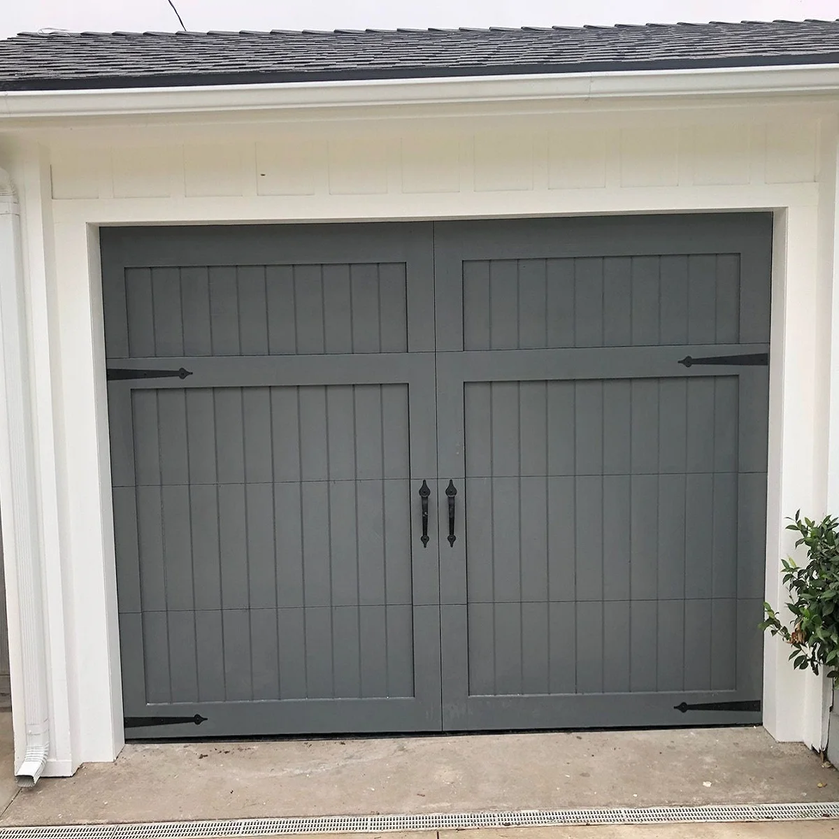 High quality best price Beautiful automatic garage door  wood garage door