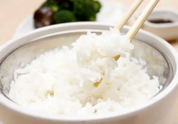 Стандартный тип культивирования, 50 кг, полипропиленовые пакеты или требование покупателя, 5% сломанный Средний зерновой белый рис, цена от JCC RICE VIETNAM