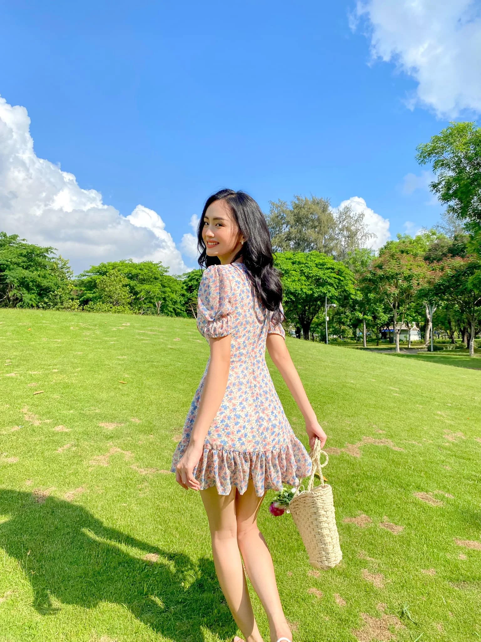 2021 последняя в Корейском стиле; Сезон лето Модные V образным вырезом с коротким рукавом мини-платье цветочным принтом шифоновое женское платье-мини для женщин