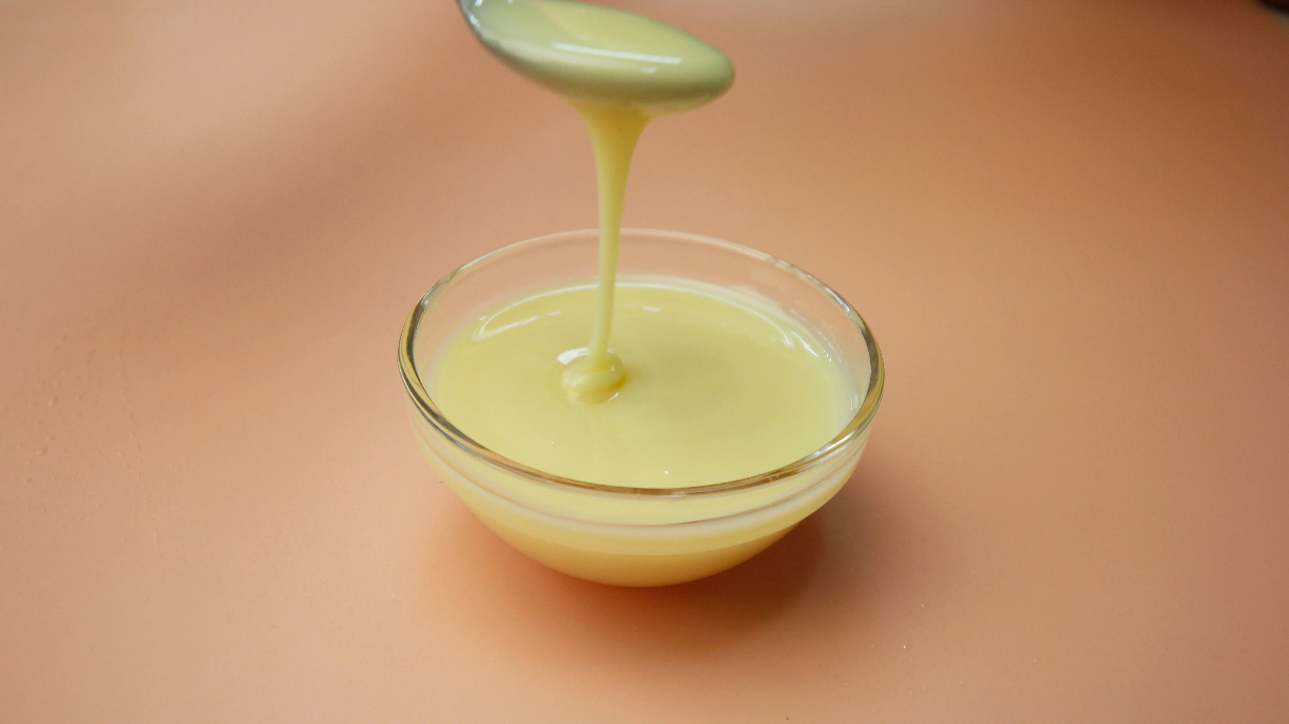 Food Grade Light Yellowish Condensed Milk for sale