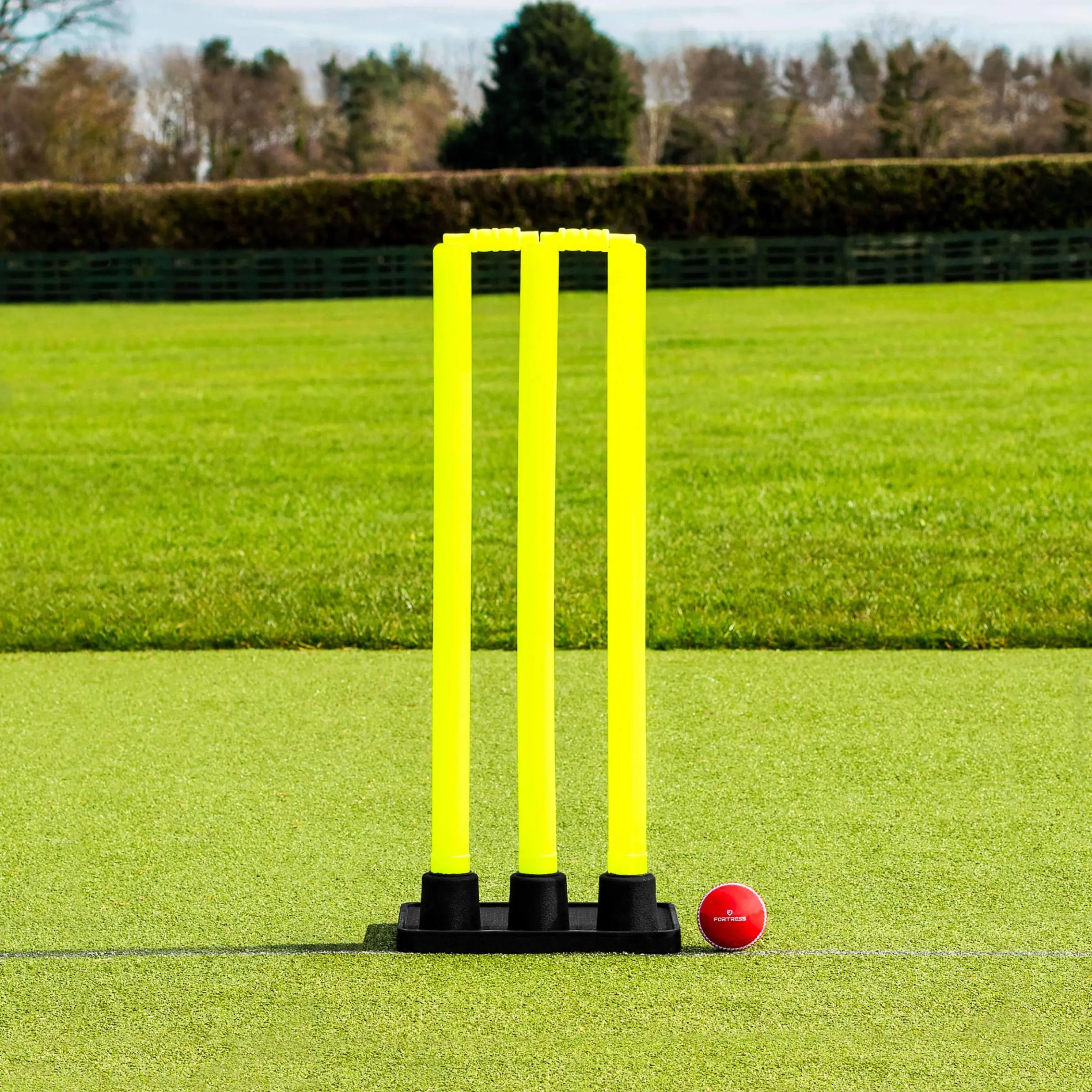 Hot Selling Product Senior Cricket Rubber Base with Plastic Stumps & Bails - F. Yellow