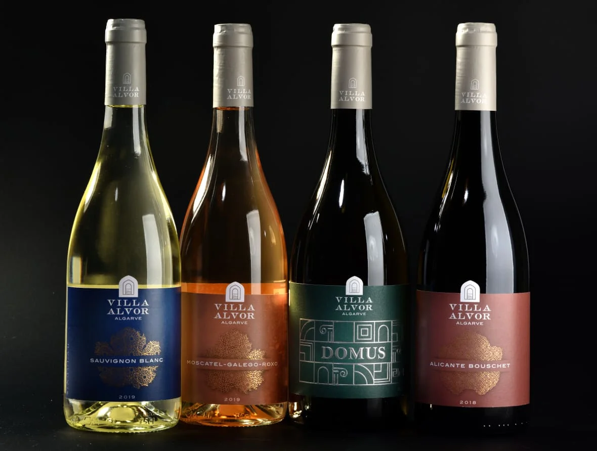 Вилла Alvor Singular Sauvignon Blanc 6x75cl в местности Алгарве вино с ароматами спелого грейпфрута и пас