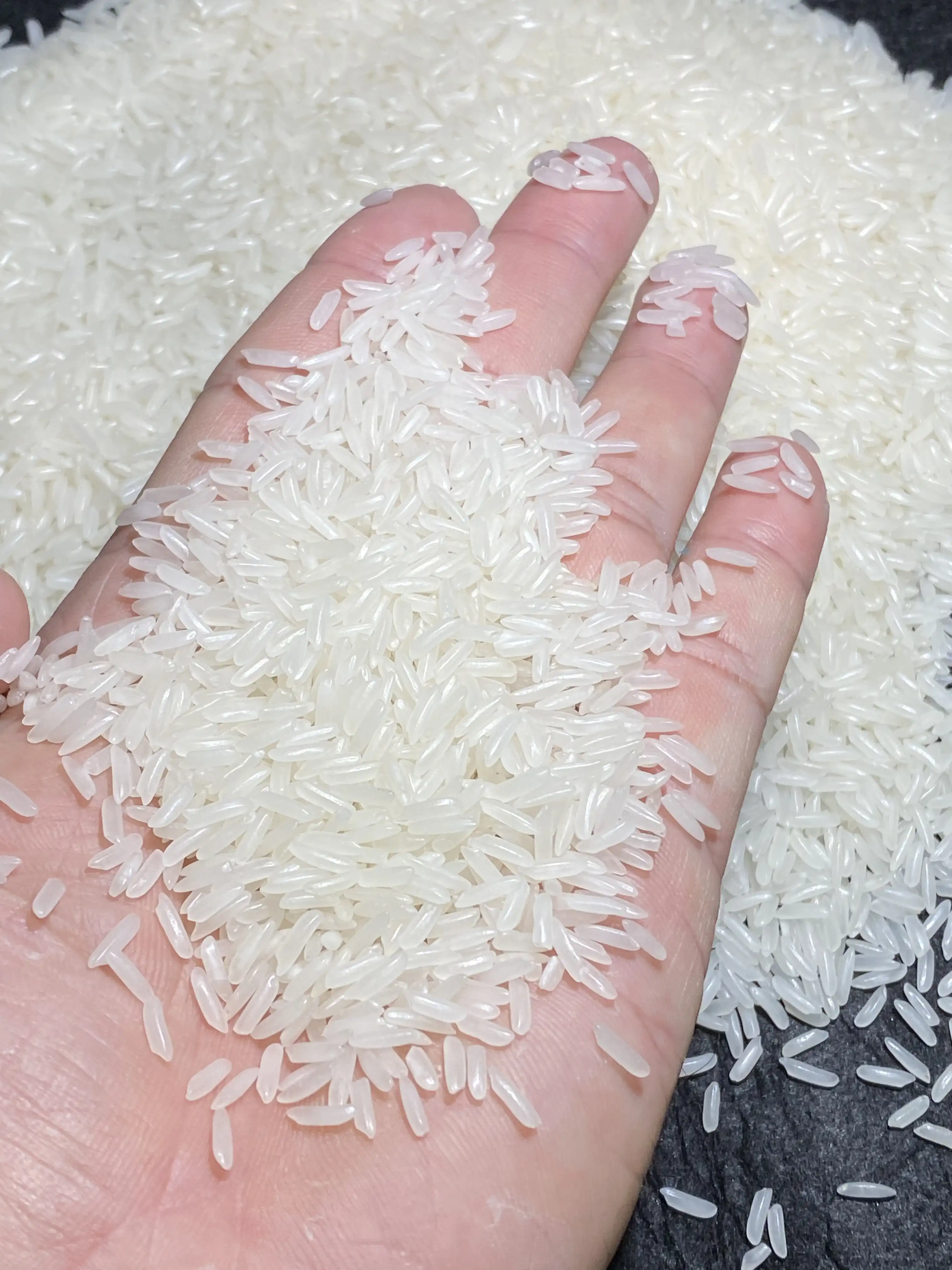 Лидер продаж ароматический рис с длинным зерном Экспортная продукция из Вьетнама