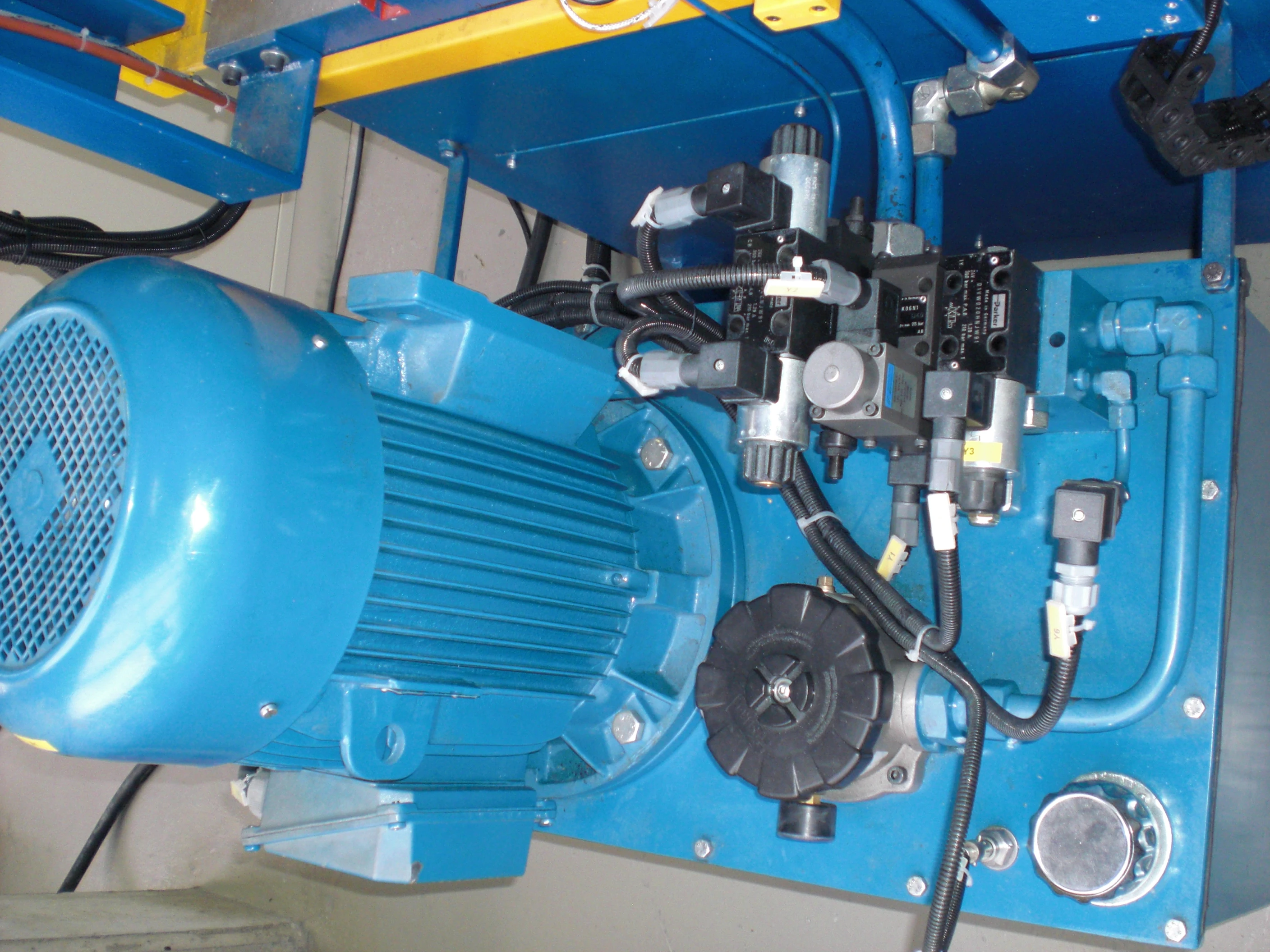 
Hydraulic Press for plastic industries 200-1000 tons 