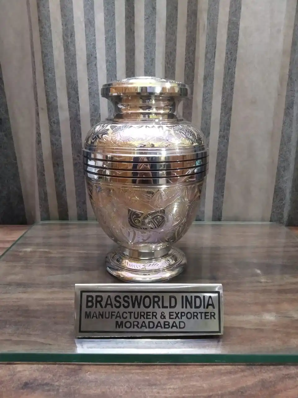 BRASS VERY ATTRACTIVE ENGAVED CREMATION URN FUNERAL SUPPLIES/ URN FOR HUMAN ASHES ADULT/CREMATION URN FOR ADULT ASHESBrasswor