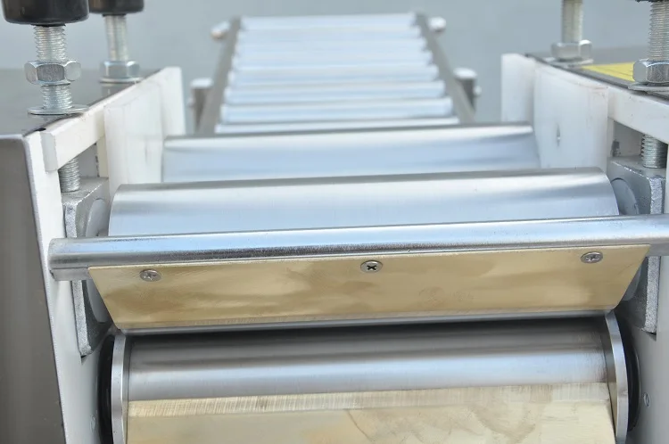 
High Quality samosa making machine price / dumpling maker machine 