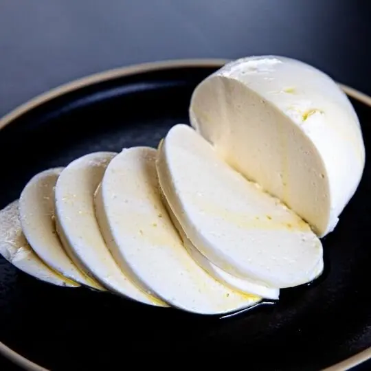 Купить свежий сыр MOZZARELLA по оптовой