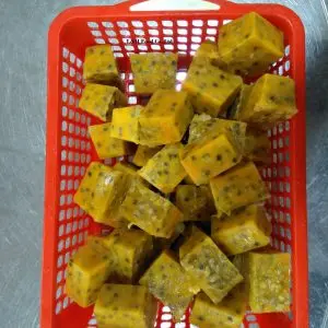 Vietnam frozen passion fruit juice is a nutritious tropical fruit, exported to many markets such as EU, US, ASIA.