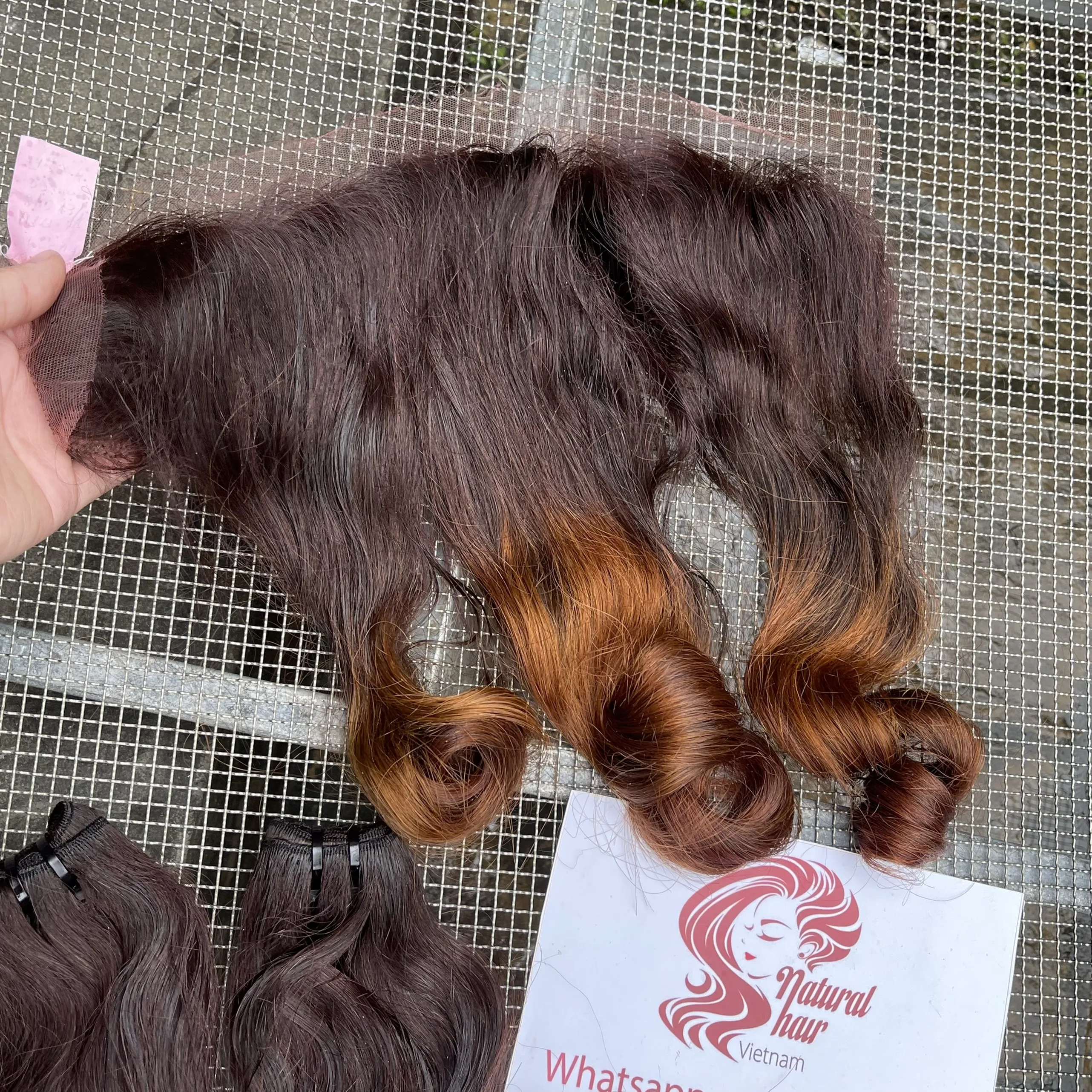 Двойная натянутая натуральная кутикула выровненная Funmi завитка волшебный/упругий завиток бразильские человеческие волосы пучки