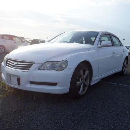Used Toyota Mark X car with delicate and beautiful appearance