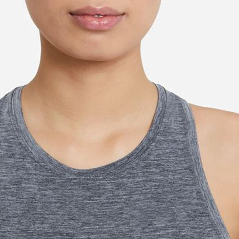 Женское Летнее спортивное платье без рукавов