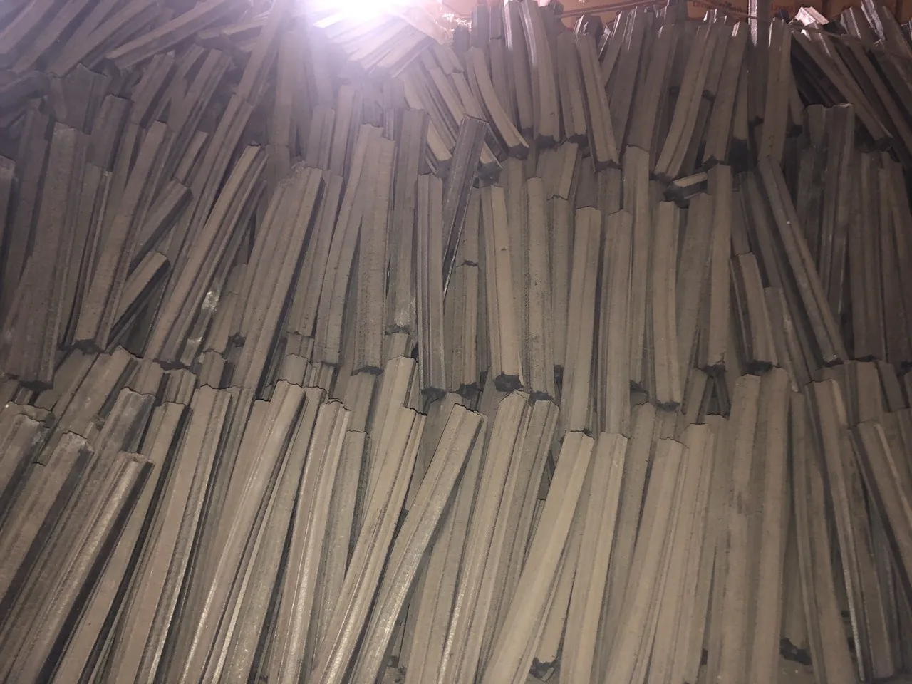 Вьетнамские брикеты высшего качества для длительного горения, для барбекю, опилок