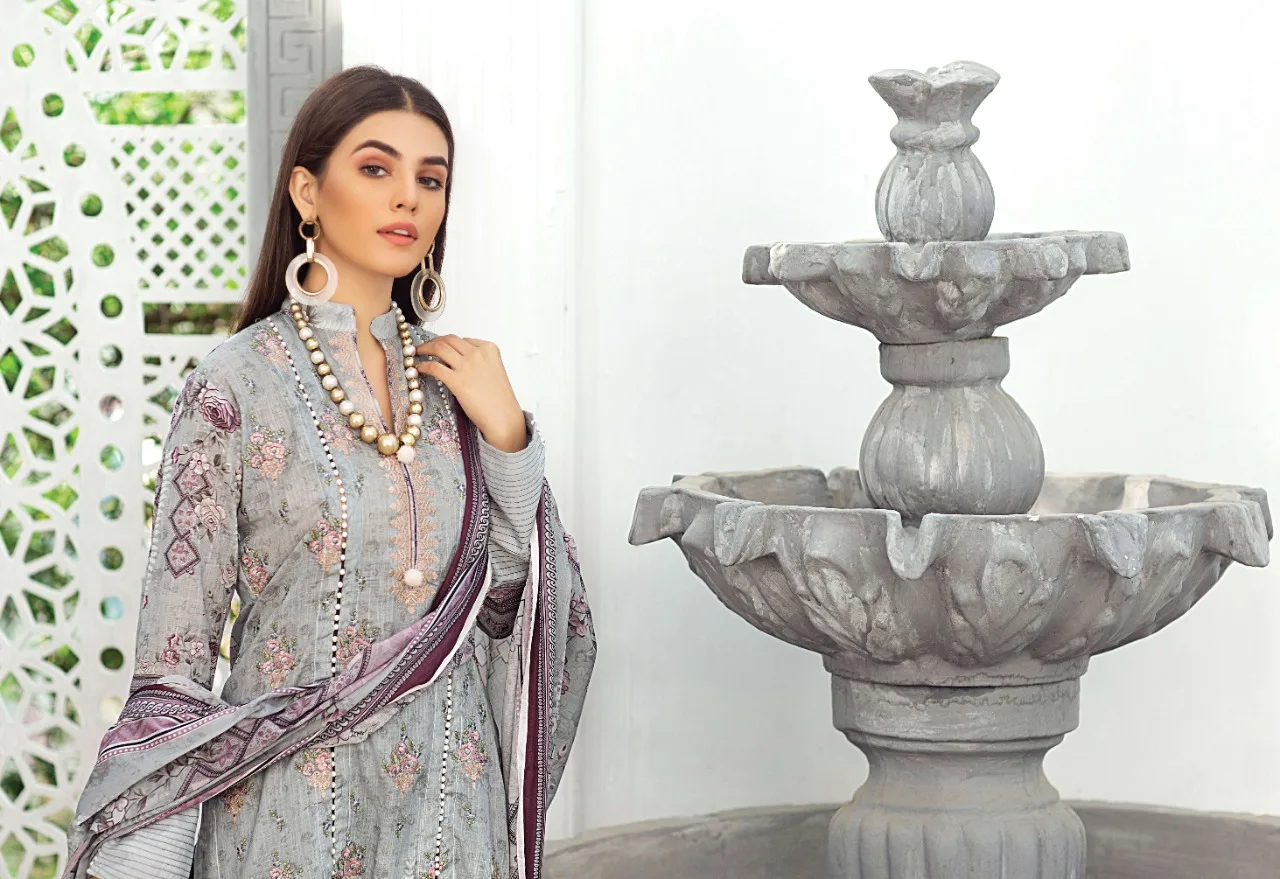Fashion Designer Indian Pakistani Women - Lawn/Linen/Cotton Georgette 3 Piece Suits Available on Wholesale Price.