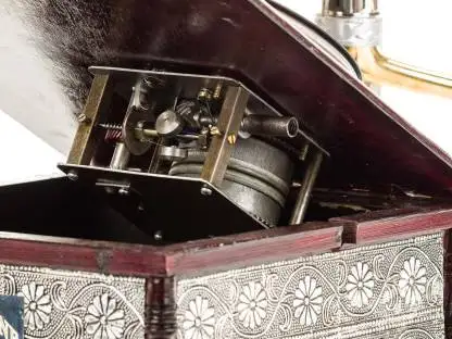 Top quality Silver  Brass Gramophone Player  give retro effect to your home