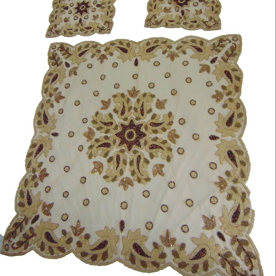 Скатерть с вышивкой из