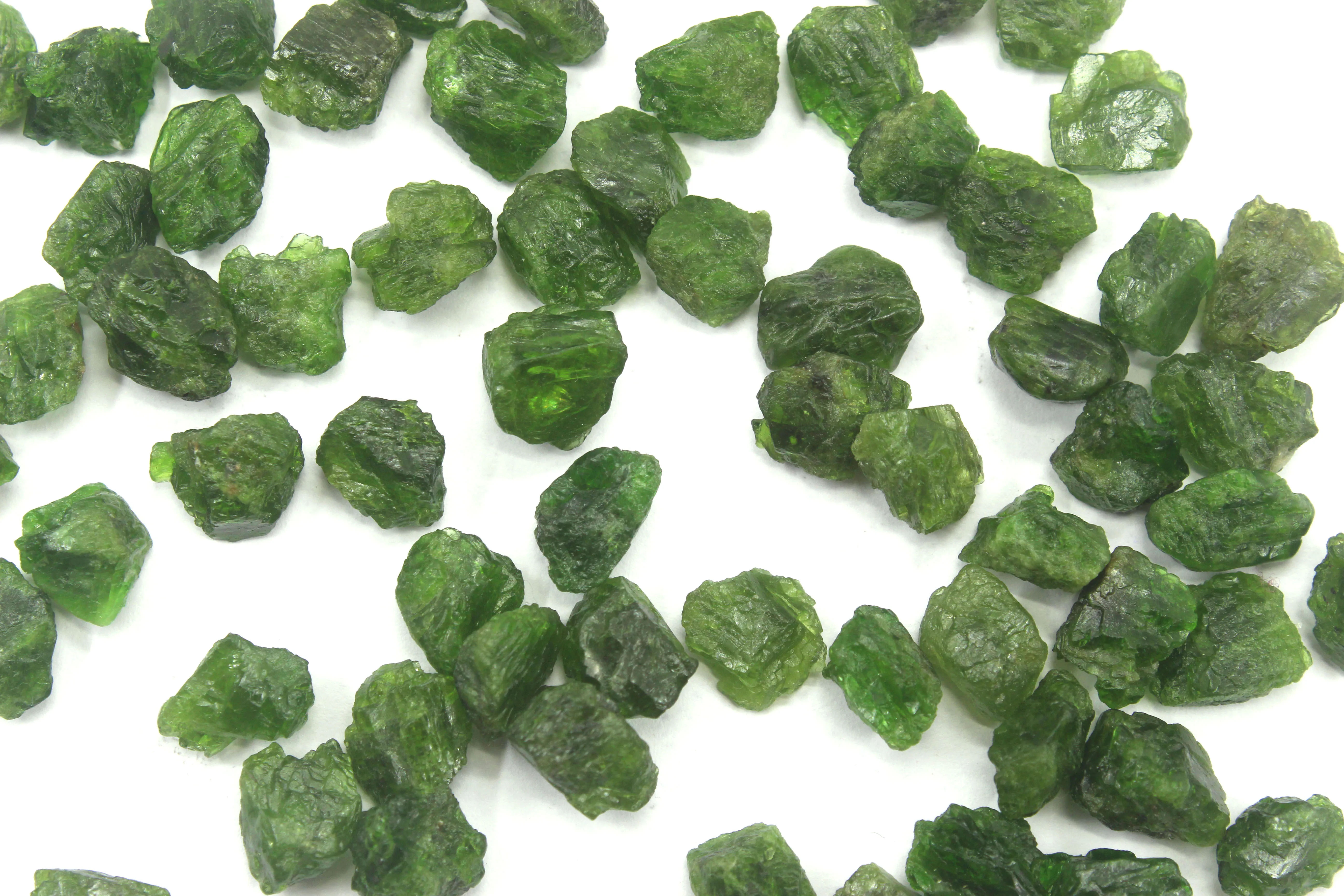 Top Quality 25 Pieces Natural Green Tourmaline Rough Untreated Handcut Loose Gemstone Making Jewelry Wholesale