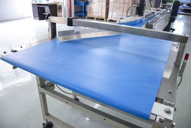 
High quality chocolate with insert plastic bag packing machine 