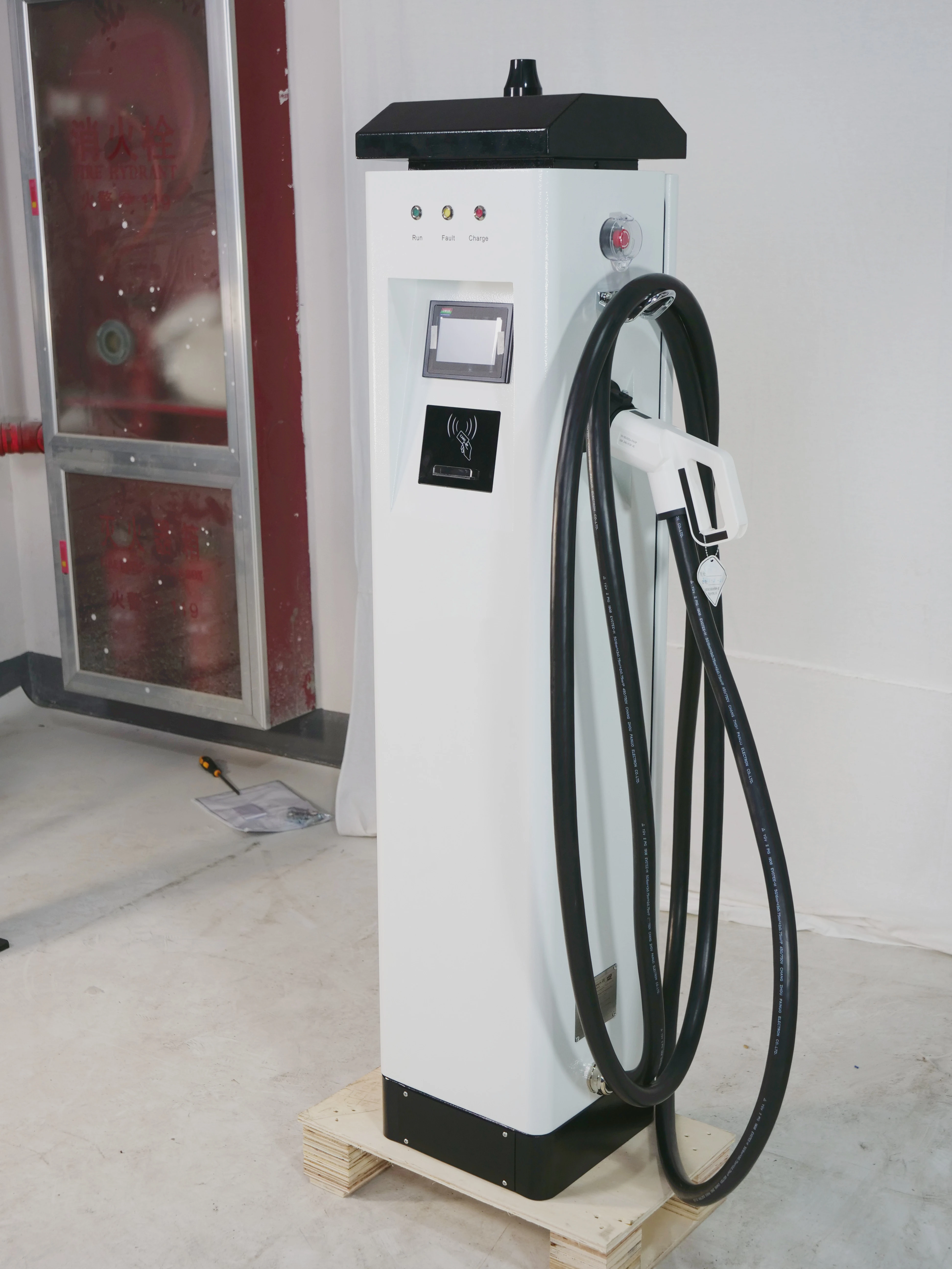 EV зарядная станция 32 А 22 кВт напольный с сертификацией CE экран 4 3
