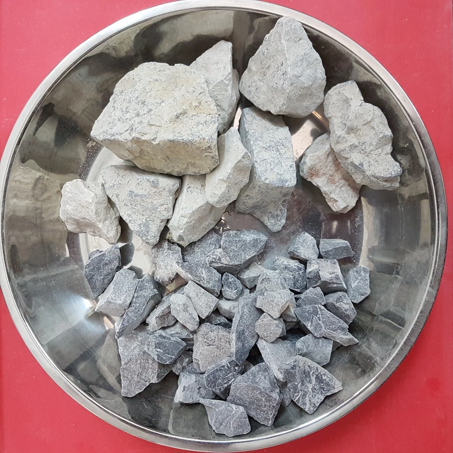 Недорогие натуральные доломитные кусочки, серая доломита для изготовления удобрений из стали