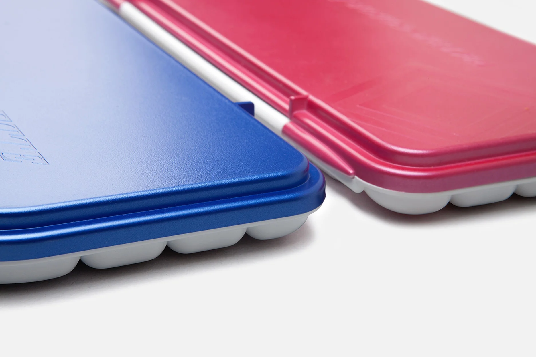 Mijello Airtight Leak Proof Watercolor 18 Well Palette Blue or Pink Color