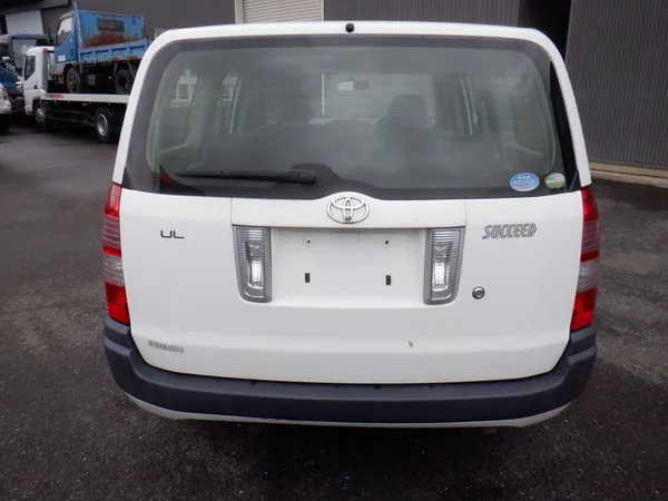 Used toyota succeed car with delicate and beautiful appearance