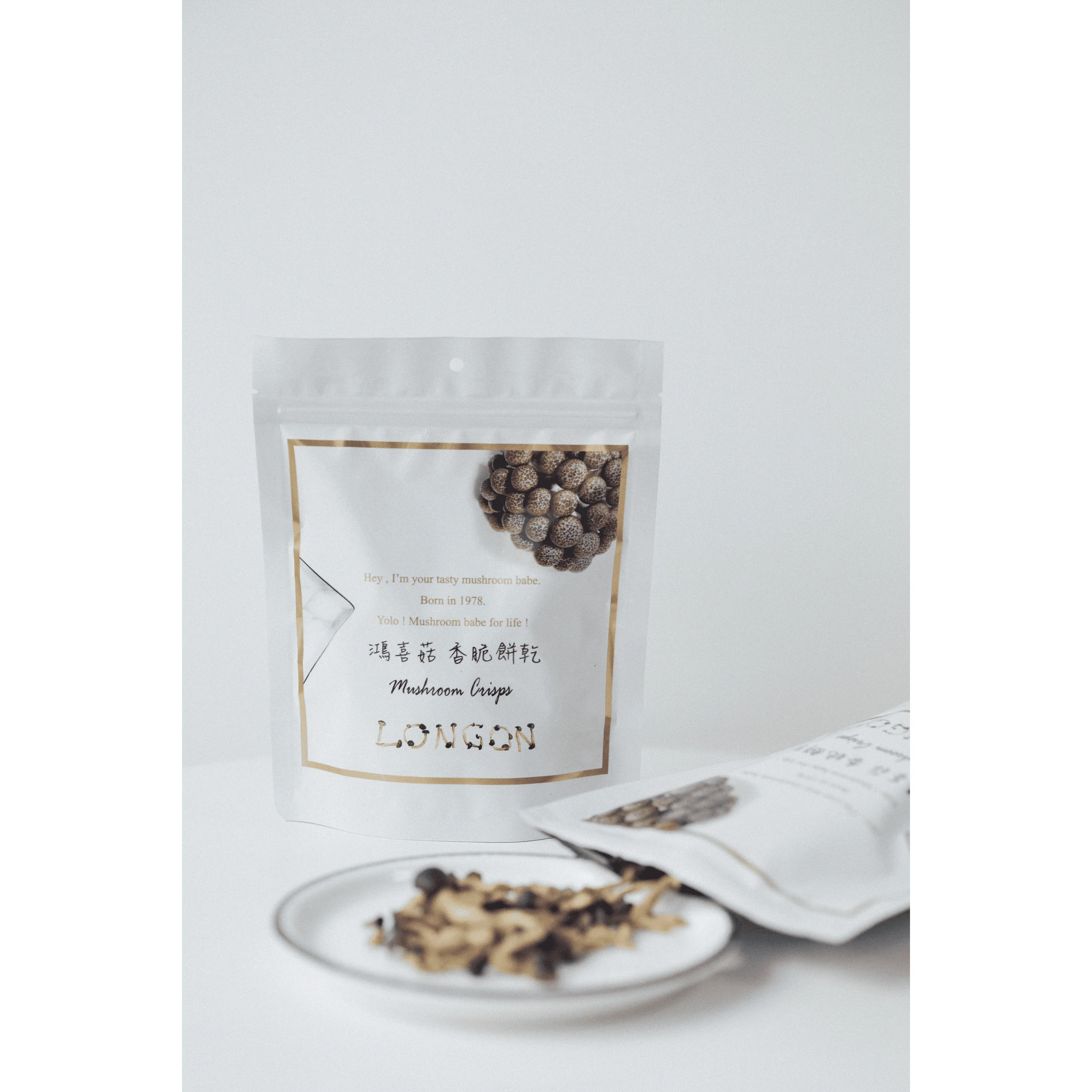 Low-fat pepper healthy shimeji mushroom snack food