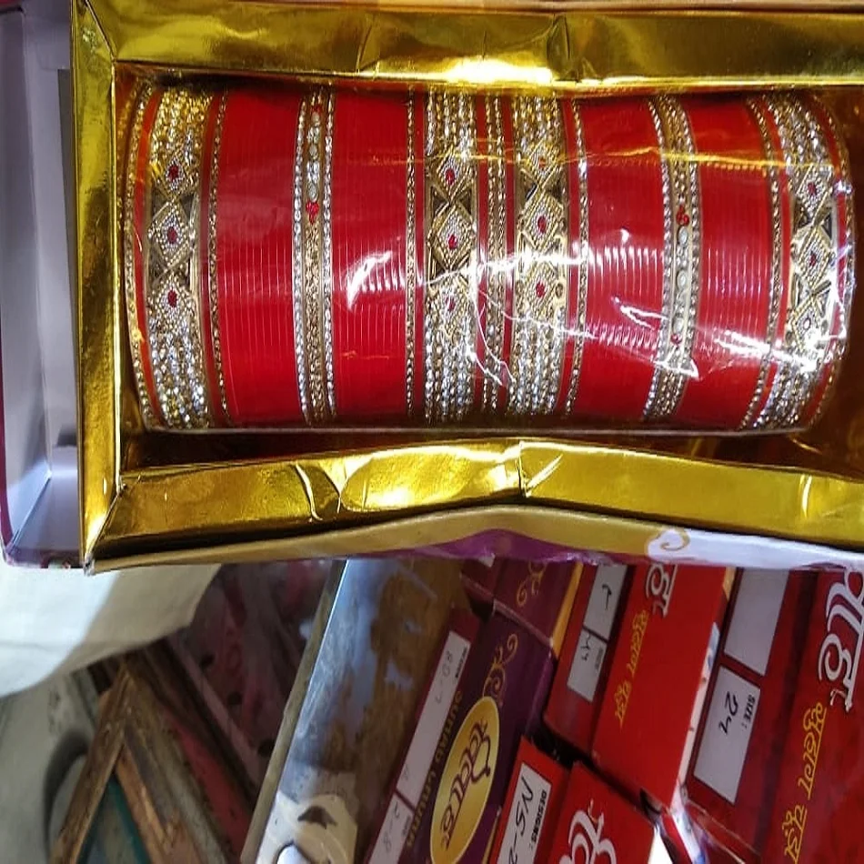 
 Производитель высокой моды, последняя коллекция невесты, необычные браслеты Чура  