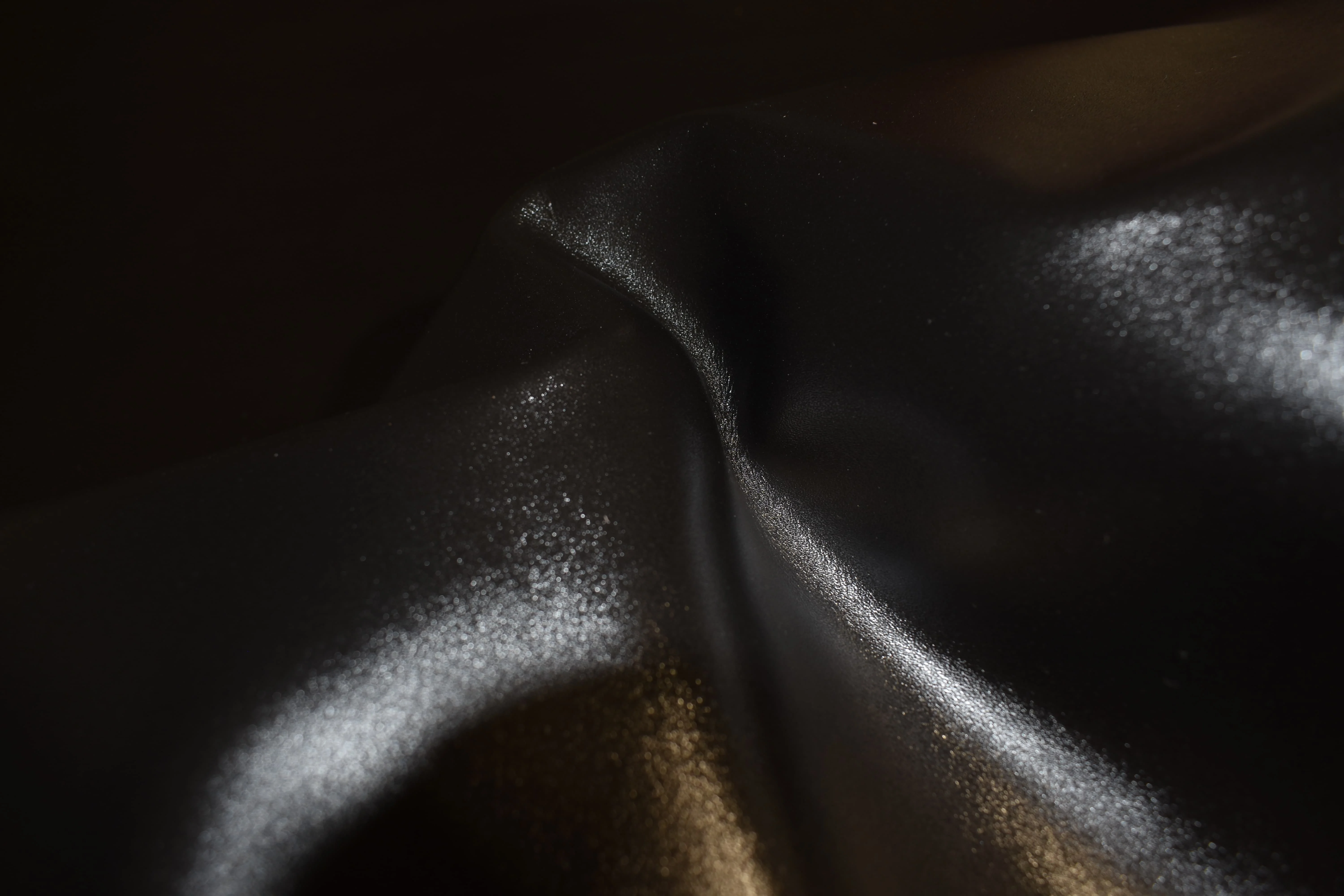 Smooth Cow Grain leather with Pointed and Round hand, ideal for Footwear and Leather goods