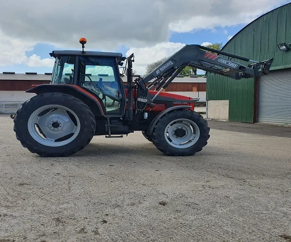 Довольно б/у тракторы Massey Ferguson / John Deere на продажу