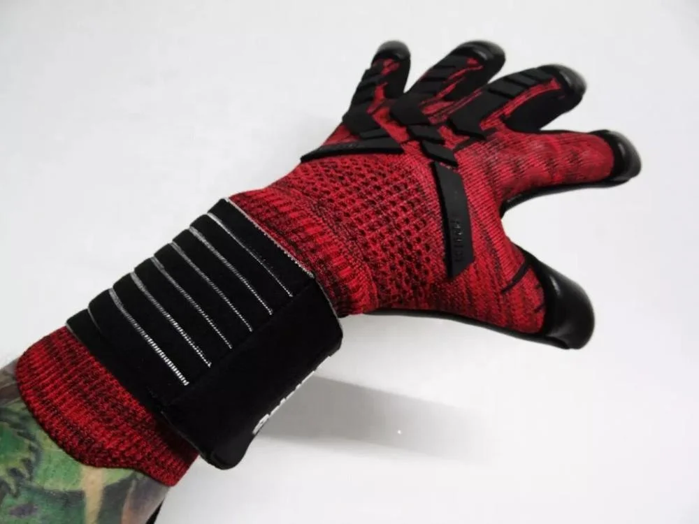 Wholesale punch zone protective goalkeeper soccer gloves professional for football training