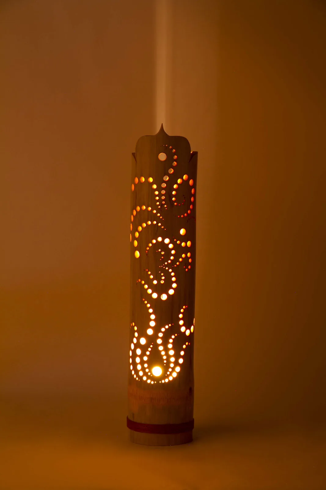 Wholesale cozy indoor art decor engraved bamboo lamp sturdy vintage bamboo led table lamp aesthetic