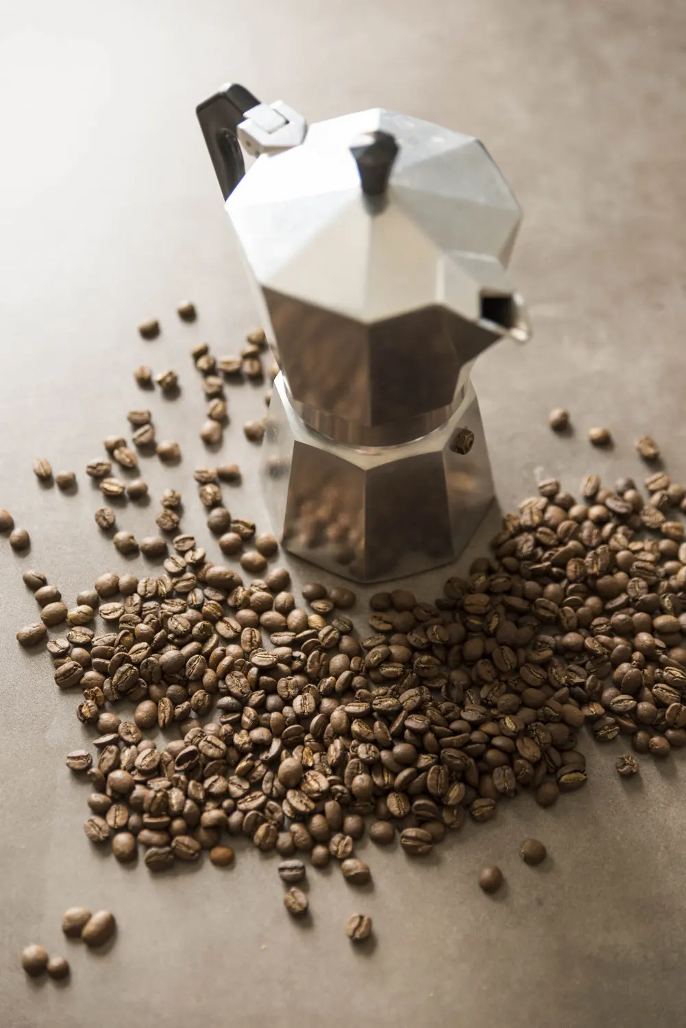 Italian Coffee Arabica and Robusta Roma Blend in packing 1kg of Ground Coffee for Retail