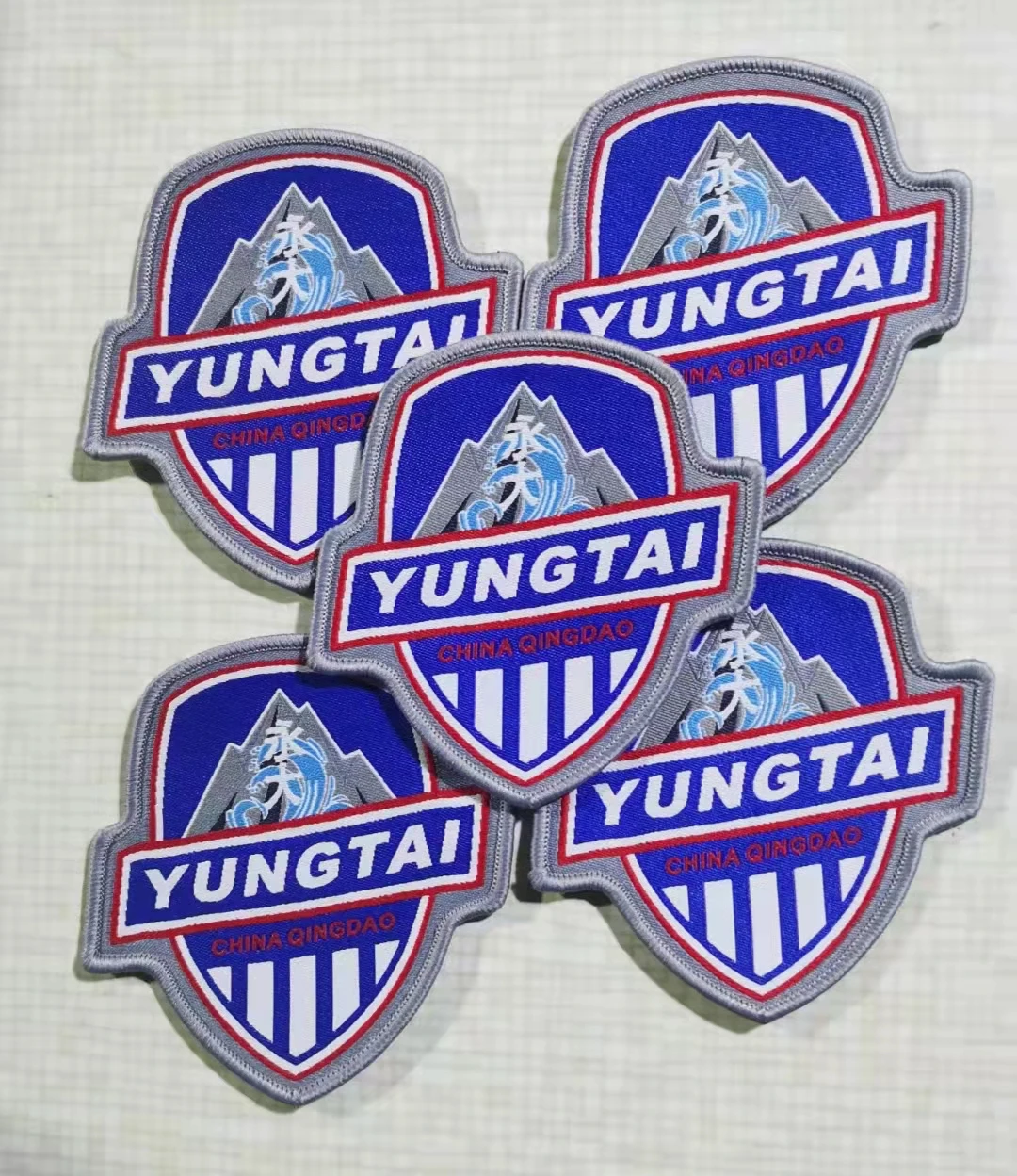 Automatic sewing machine with precise hemming