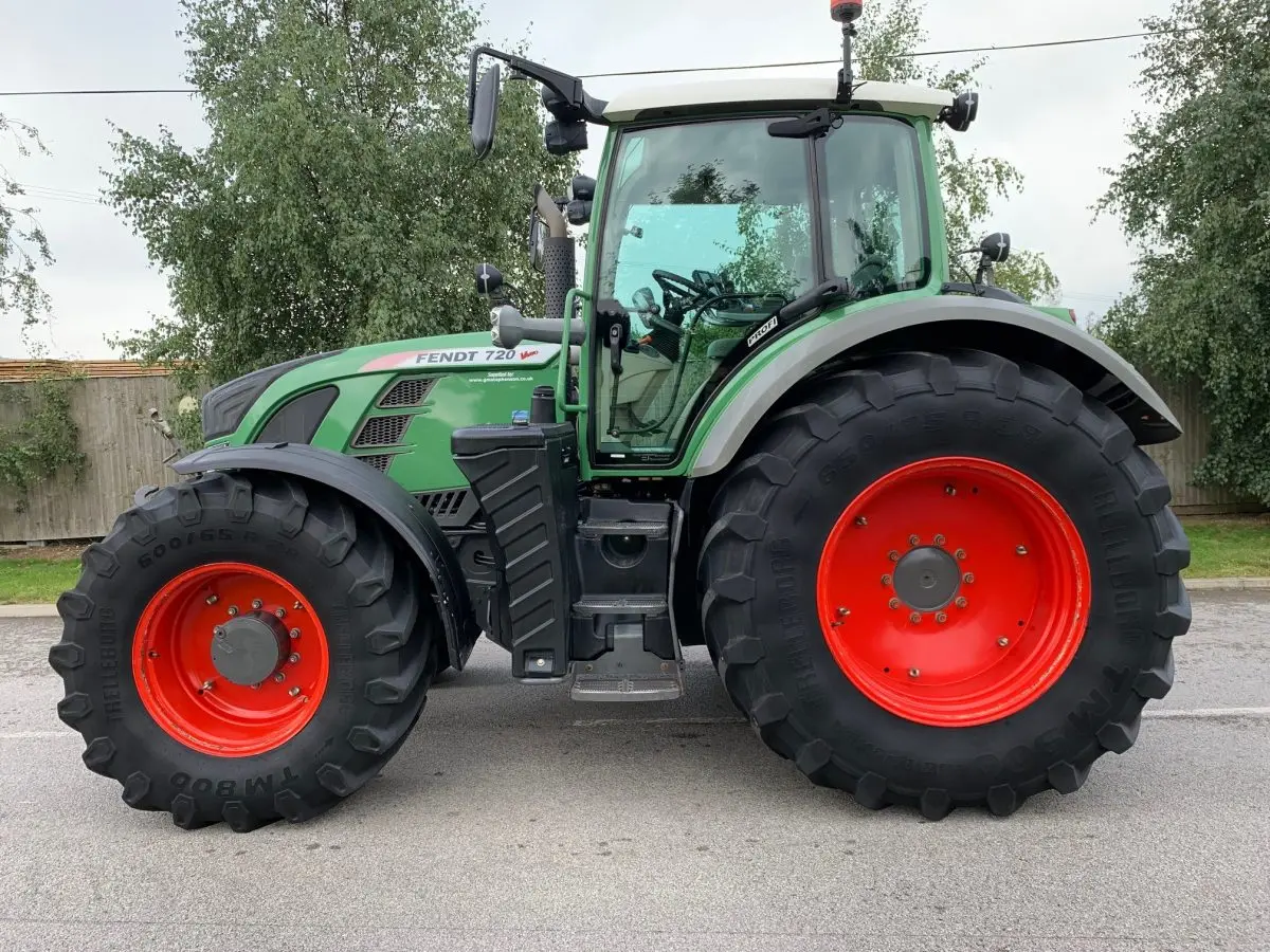 14 Used Tractor 201 hp 18000 Fendt 720 Vario Profi Tractor 2013