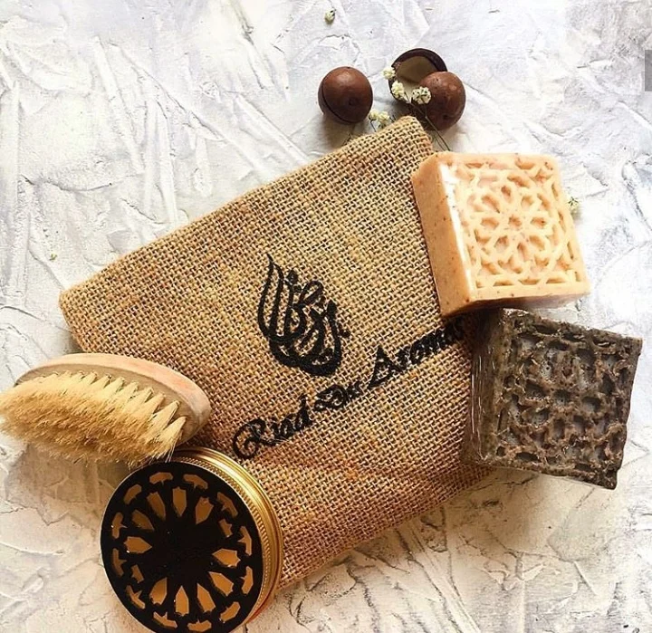 
Natural soap 100% organic, improves the skin its natural lipids, daily use 