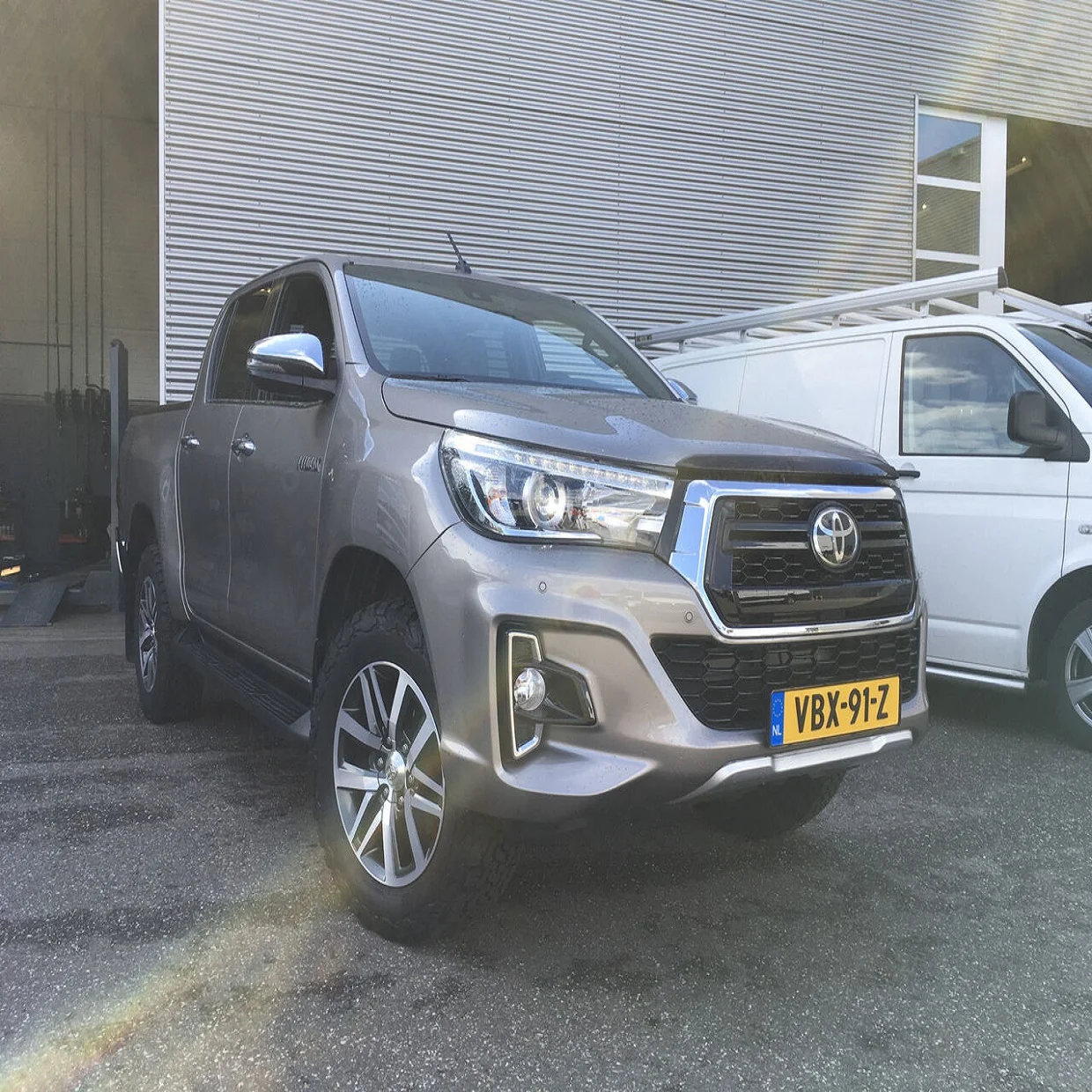 T0Y0TA HlLUX Affordable Left Hand Drive double cabin brand new pick up truck 2019